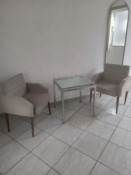 Mesa de vidro com base de inox 60x60.