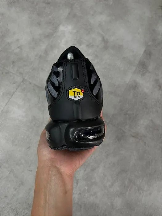 Nike Air Max Plus TN Preto e Vermelho - Foto 3