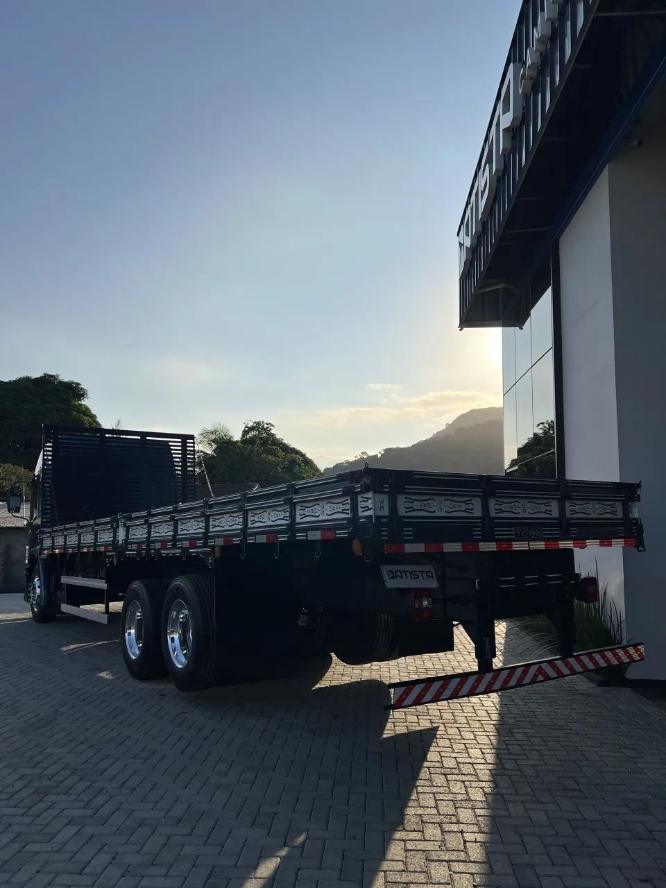 VW 24-280 Truck 6x2 2023 Carroceria Baixa KM - Foto 4