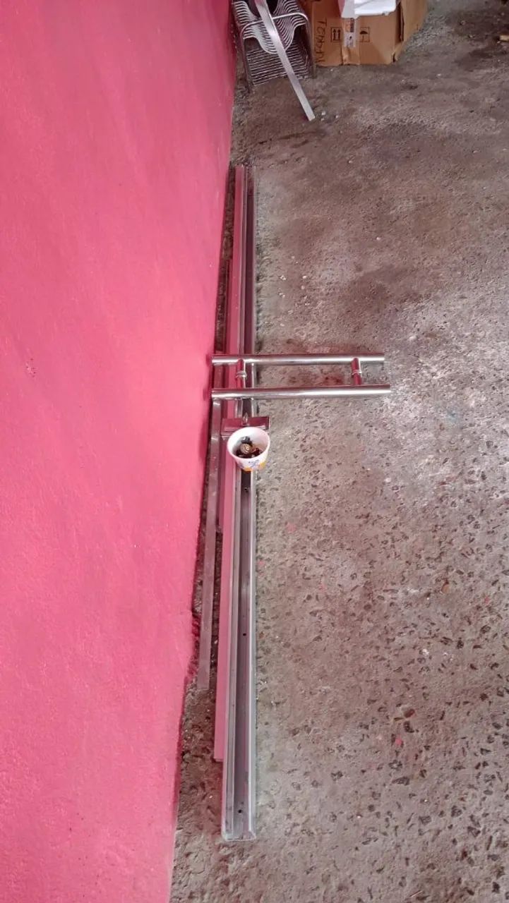 Porta com as fechaduras 