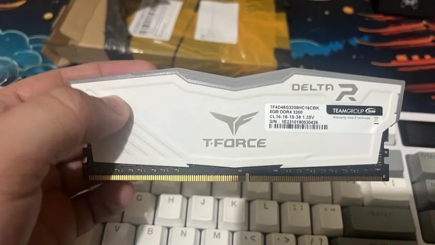 memoria RAM teamGruop t-Force Delta - 3200mhz (XMP) 1x8G