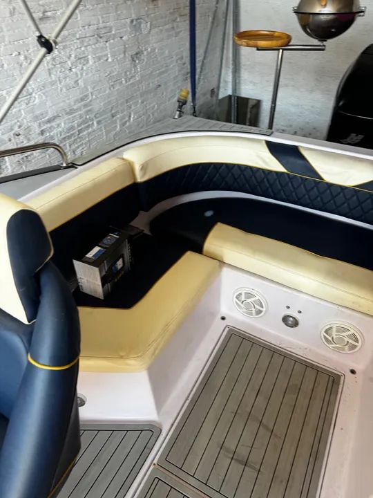 Lancha em ótimo estado 21 pés 8 tripulantes tudo novinho, sem detalhes. - Foto 9