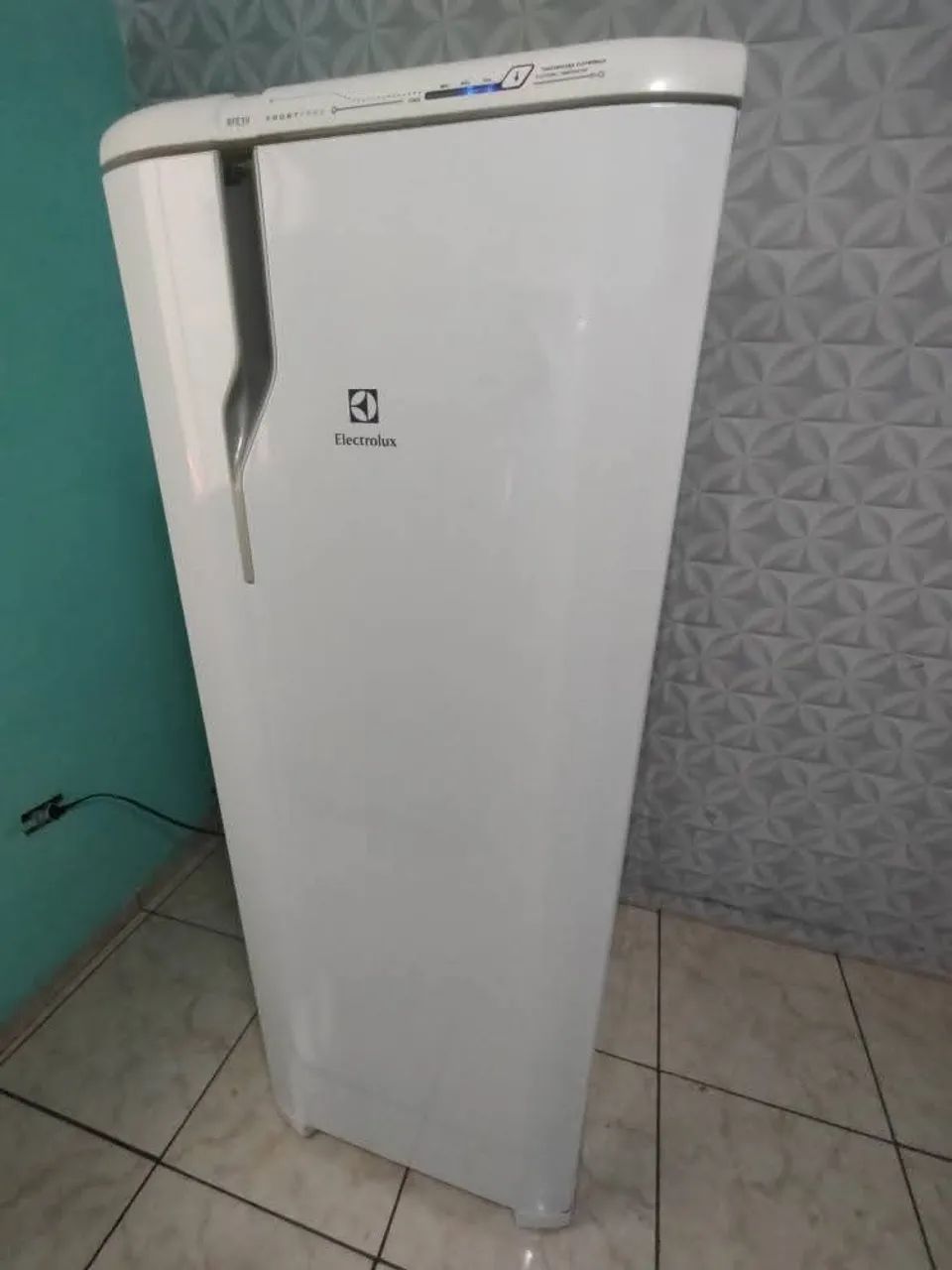 Geladeira Eletrolux RFE 39 FROST FREE 127V