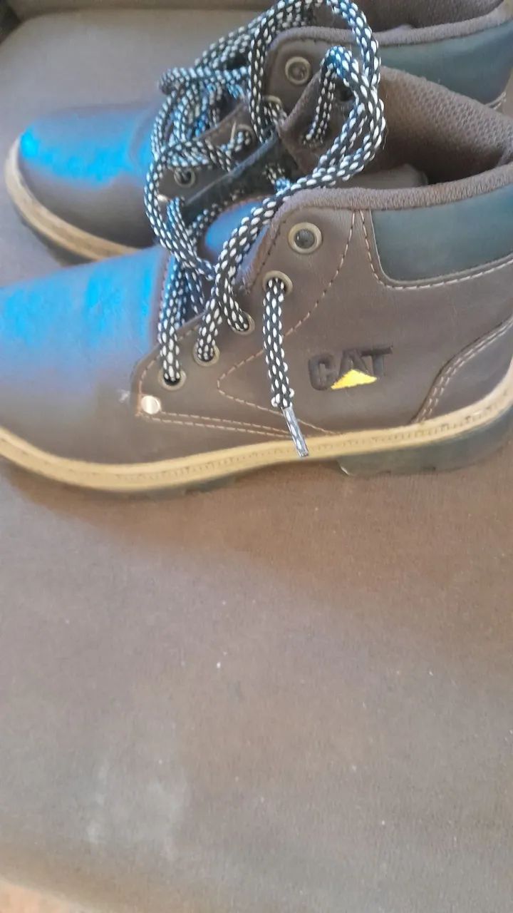 Botas Caterpillar Infantil - Tamanho 32 - Foto 2