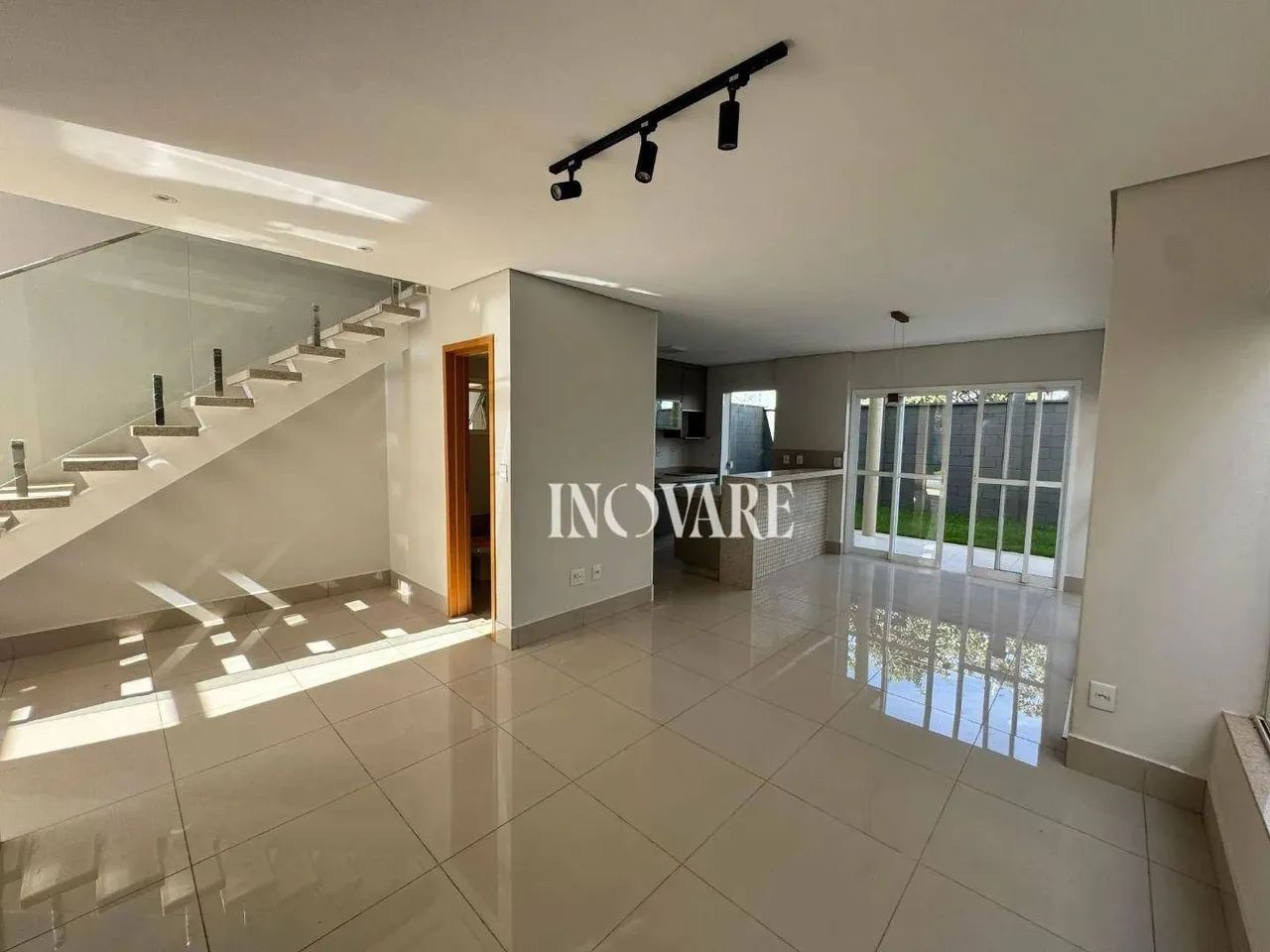 Casa com 3 dormitórios para alugar, 180 m² por R$ 6.460/mês - Granja Marileusa - Uberlândi