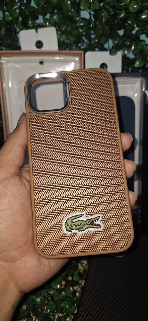 Capa para iPhone 13 e 14 Lacoste - Foto 3
