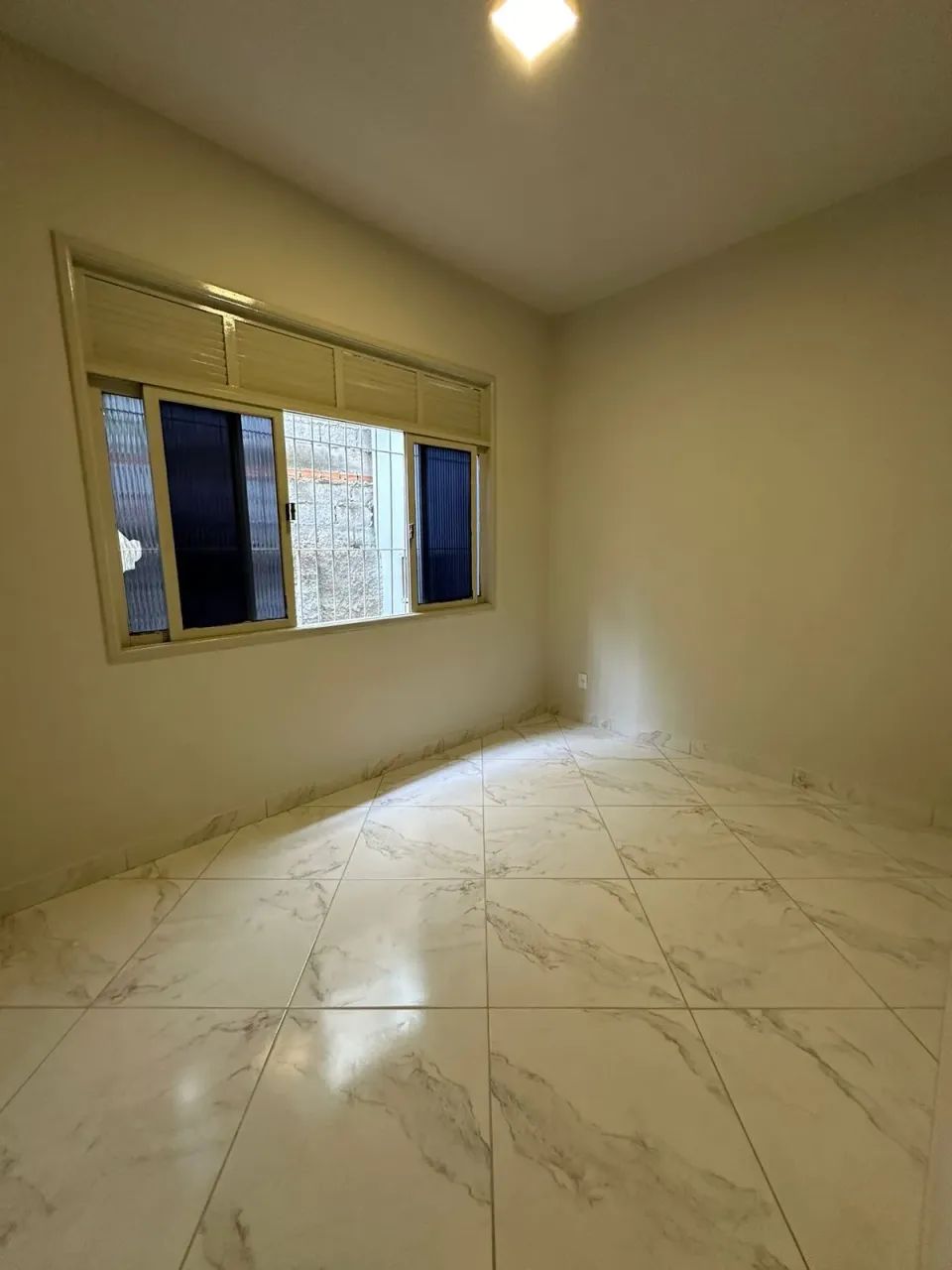 Prédio/Edifício contendo 2 aptos 4 Qts sendo 1 St com quintal - Foto 5