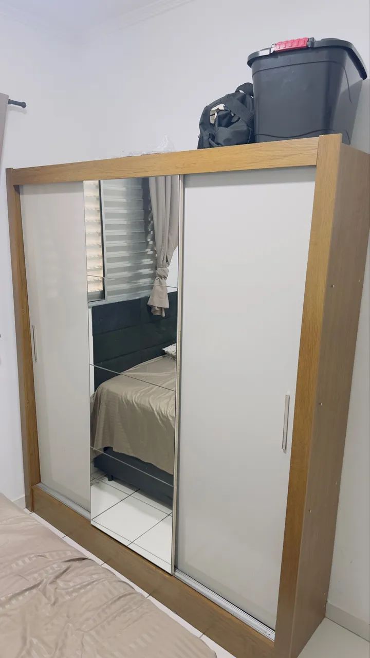 Guarda Roupa de casal com espelho  - Foto 2