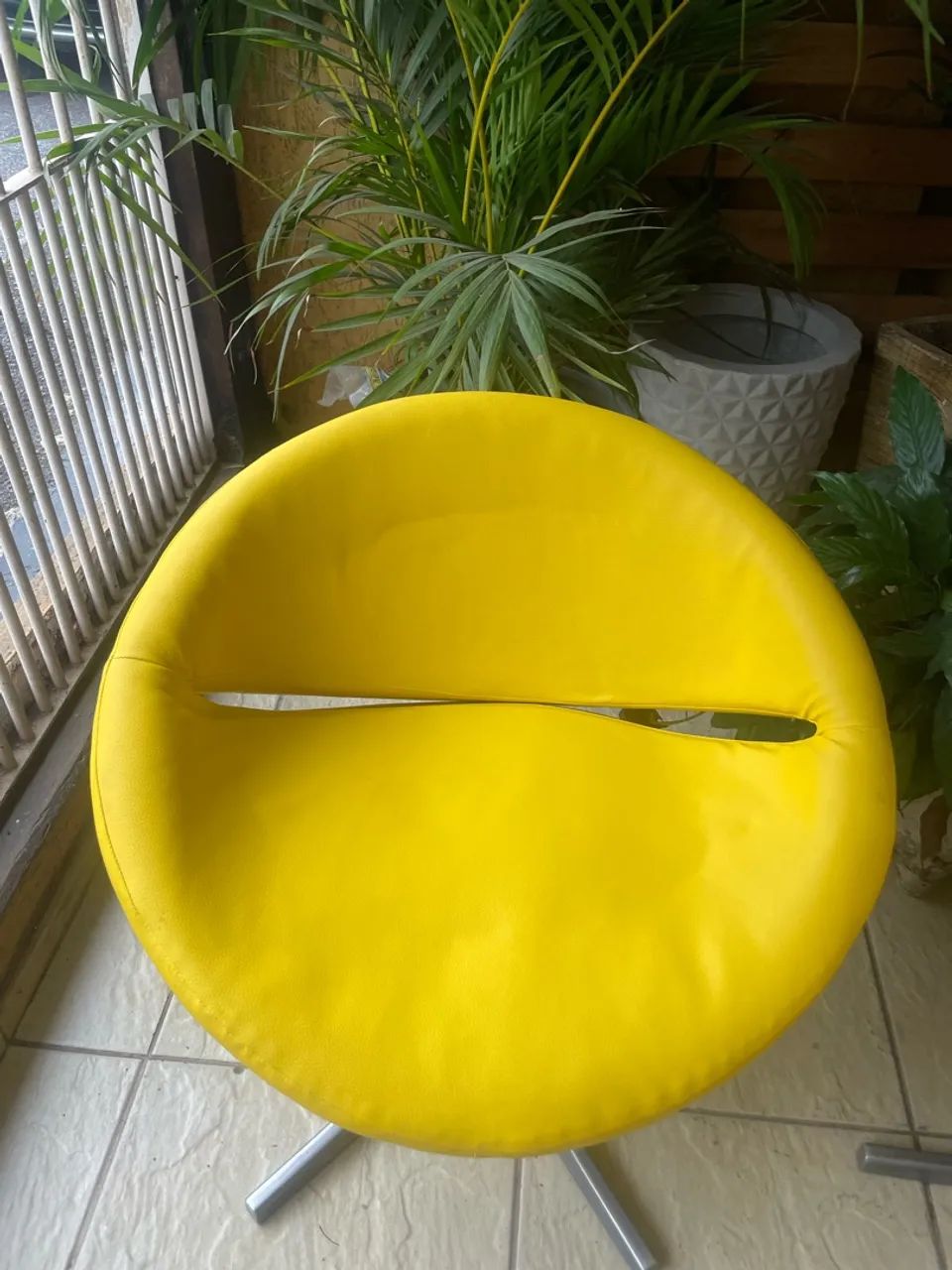 2 poltronas giratória amarela - Foto 4