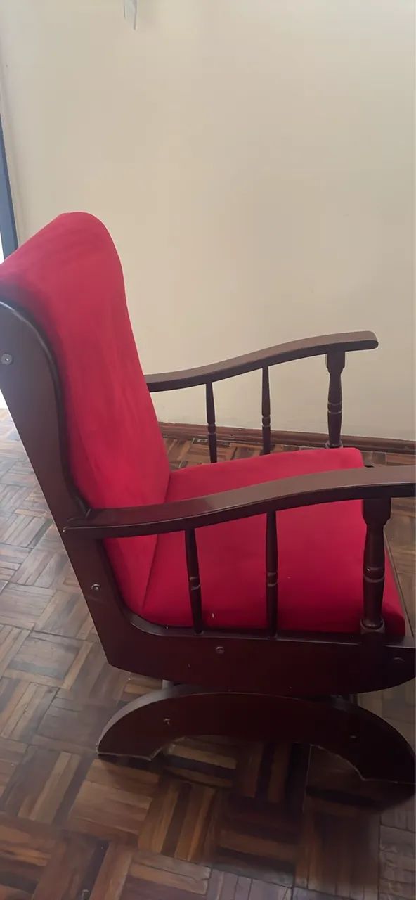 Cadeira de balanço de madeira estofada - Foto 3