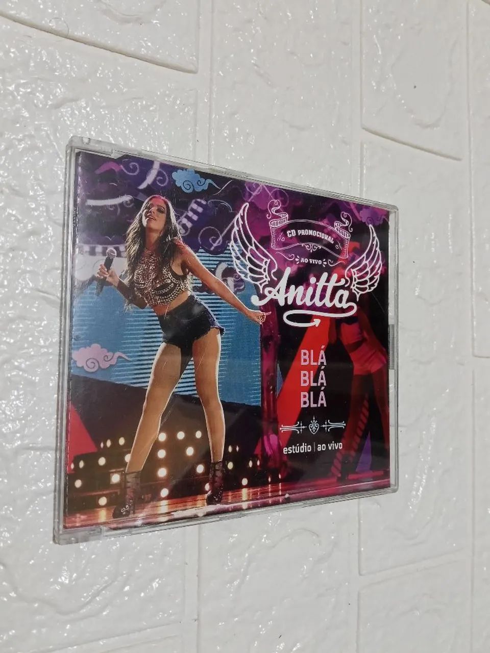 Anitta Single nacional.
