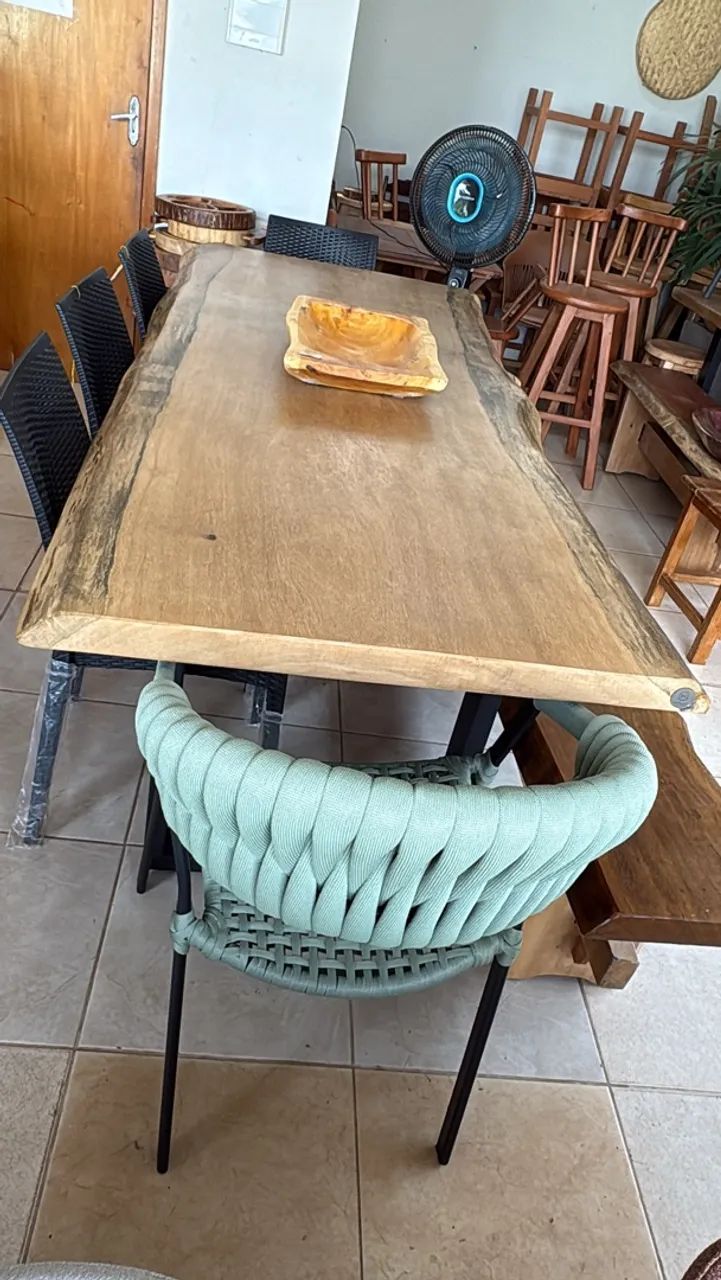 Mesa madeira maciça com pes de ferro - Foto 2