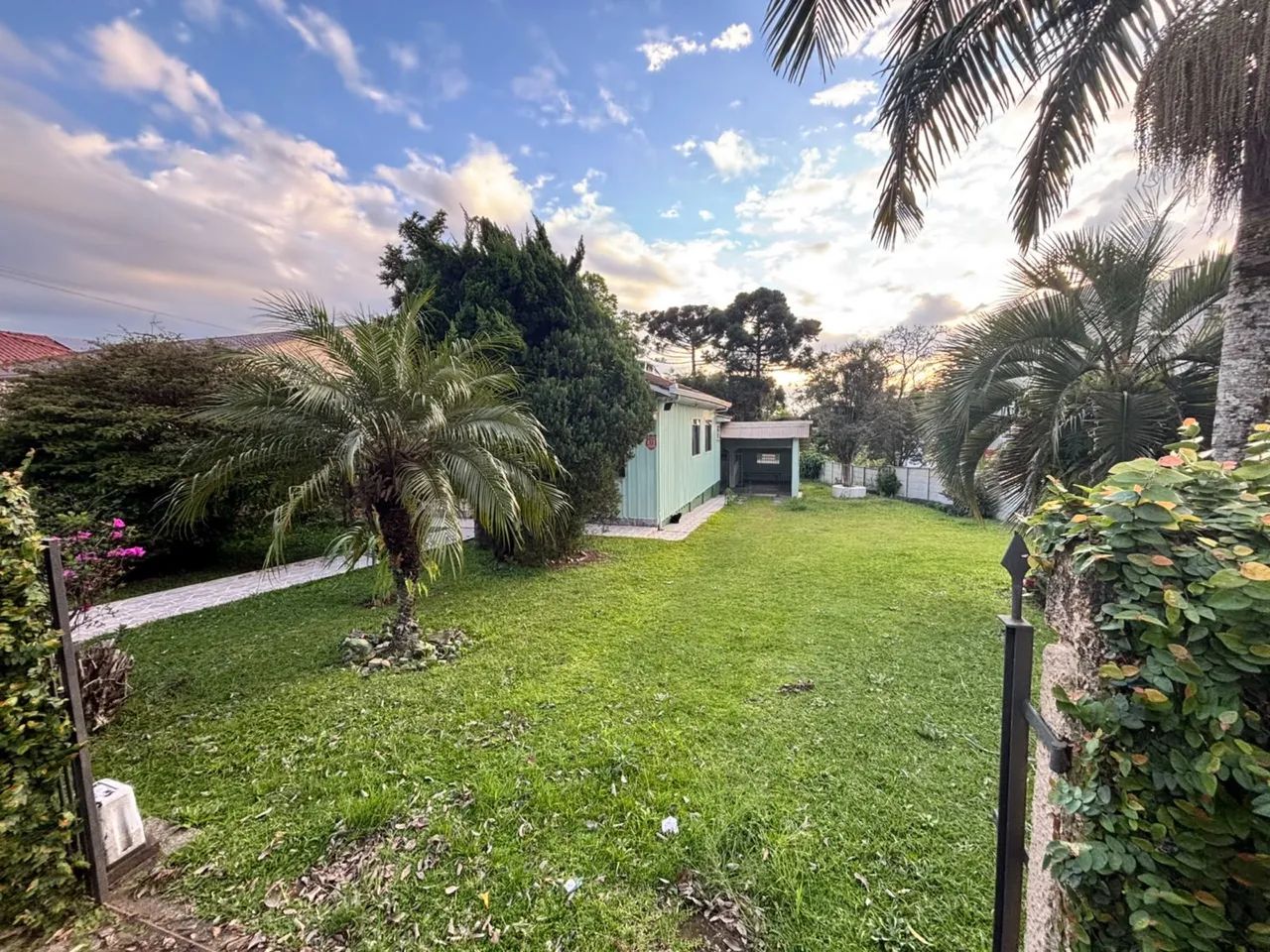 Vendo terreno 1300m2 com Casa construída 