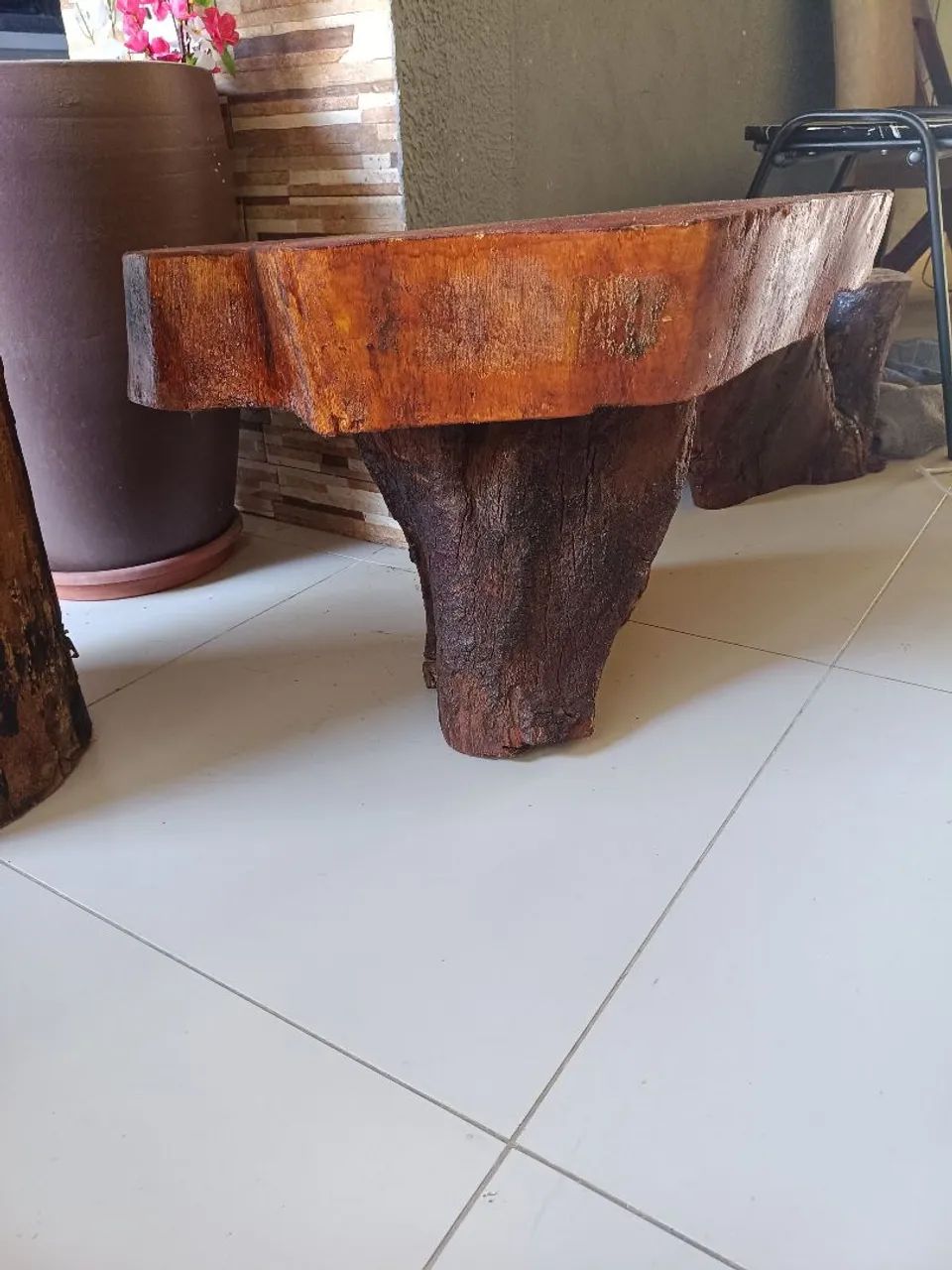 Mesa de madeira maciça rústica tratada e envernizada  - Foto 2