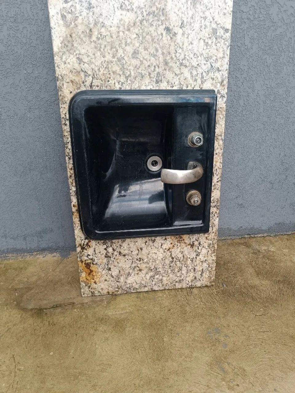 Tampo de granito com pia em cerâmica 