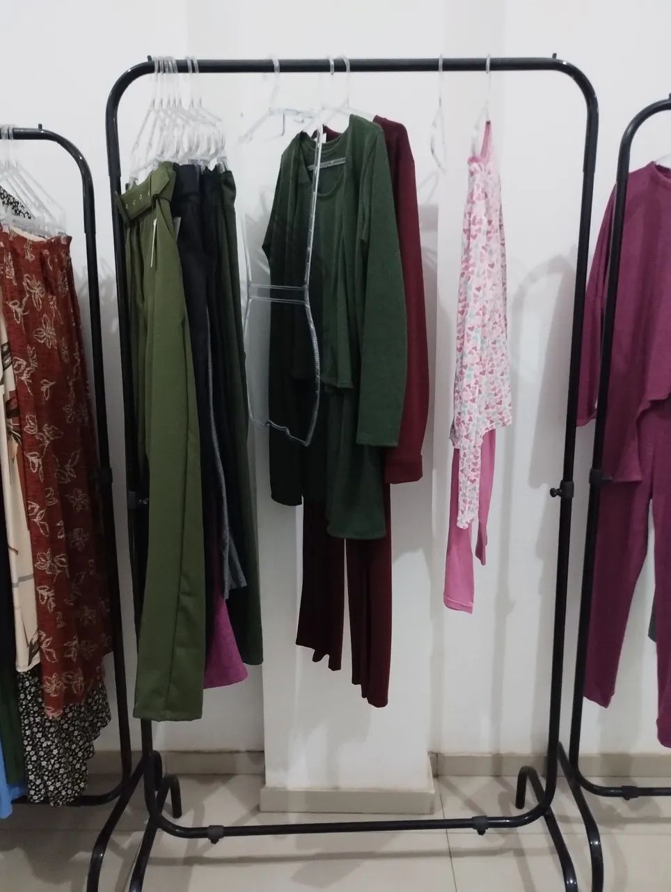 Lote de roupas novas - Foto 4