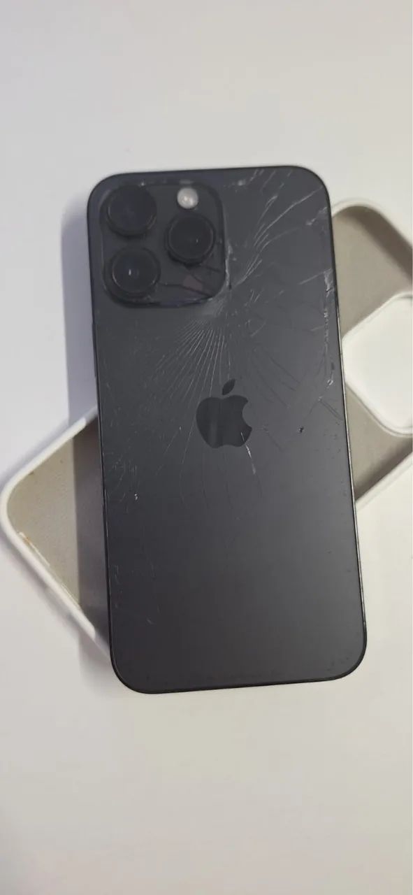 IPHONE 14 PRO MAX; 128GB; BATERIA 82%; FUNDO TRINCADO - Celulares