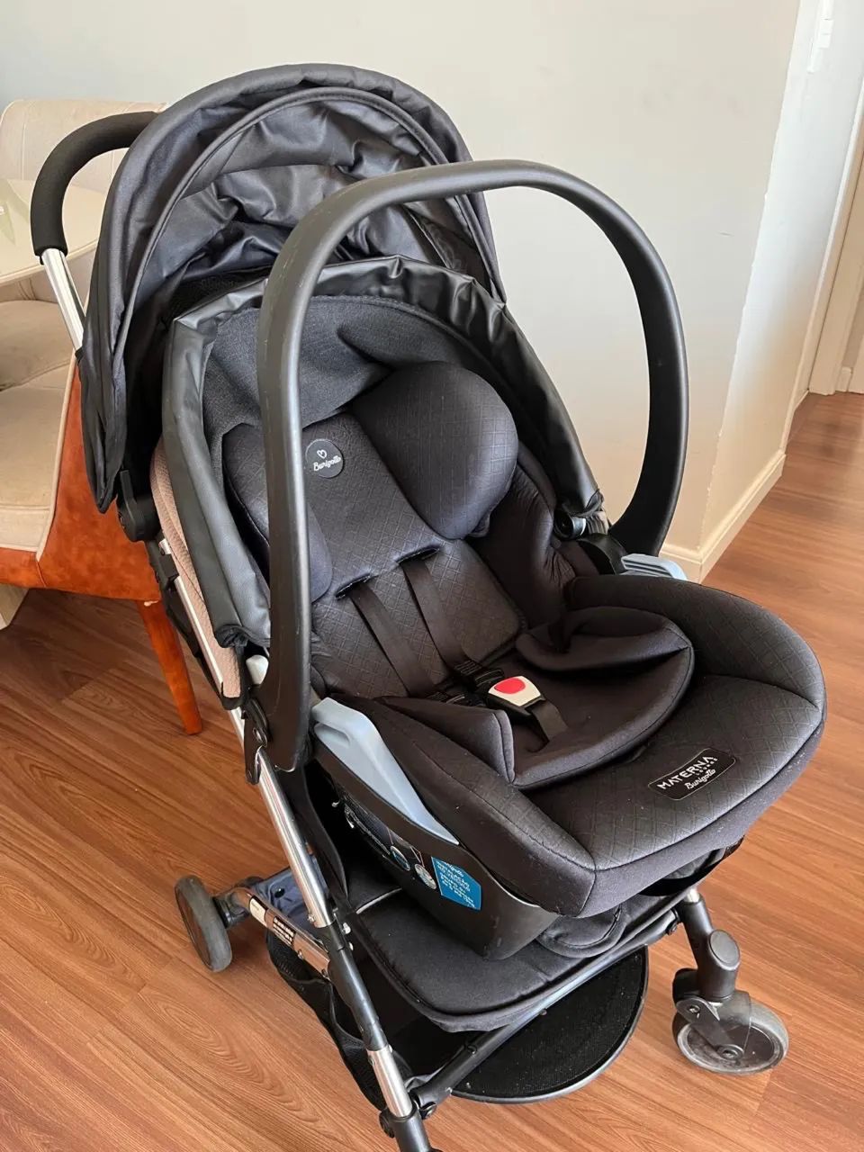 Kit bebê (carrinho + bebê conforto + base isofix)