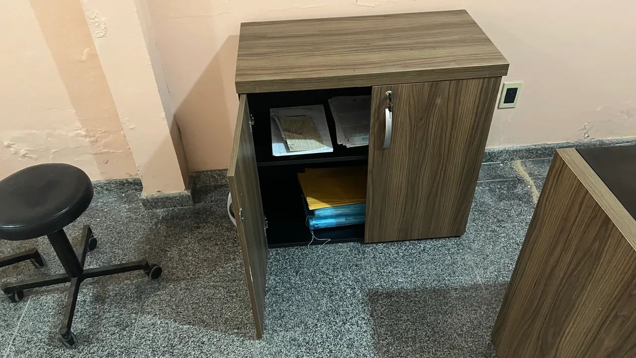 Armário com chave escritório 
