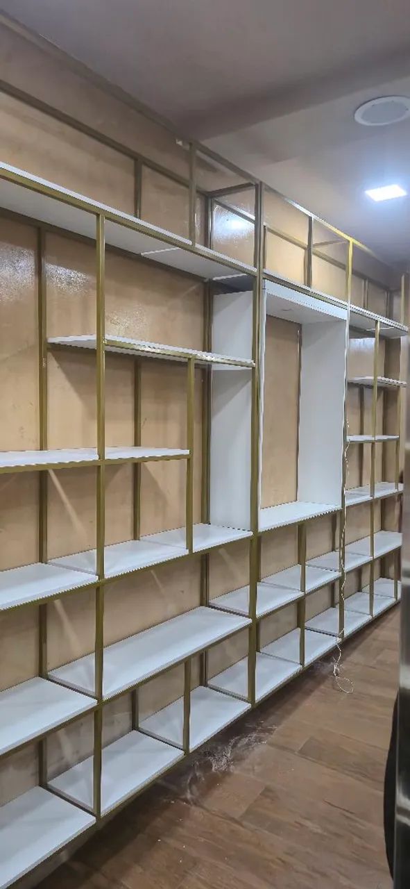 Comeias estantes prateleiras balcões lojas e clínicas 