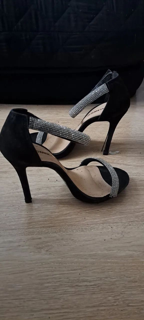 Sapato com detalhes de strass - Foto 3