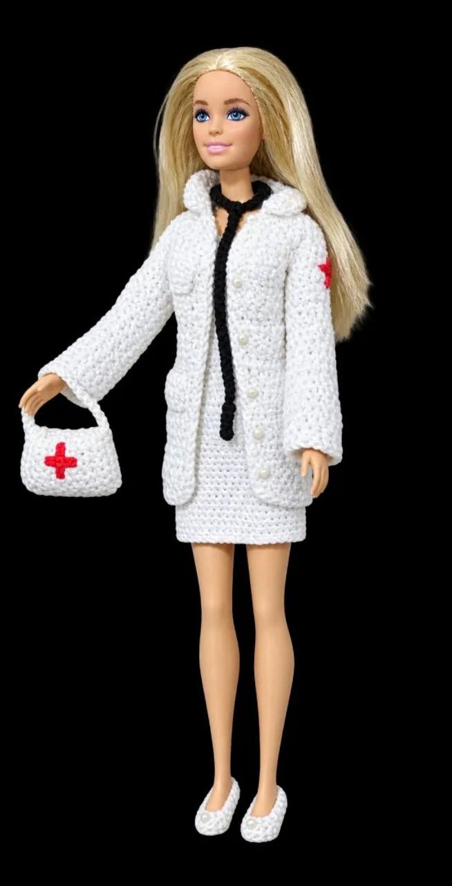 Barbie médica customizada a mão  - Foto 2