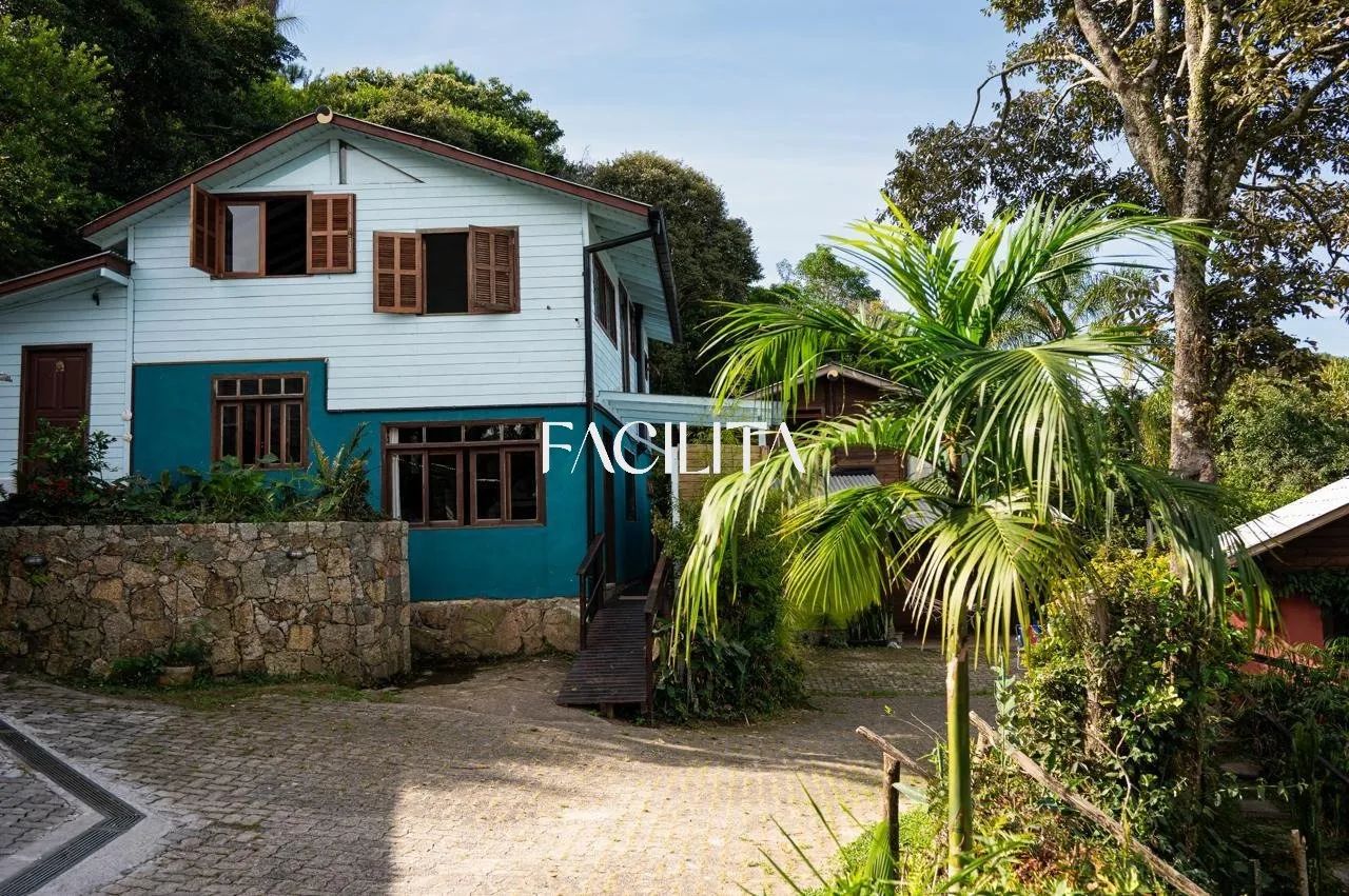 Casa com 3 quartos no bairro Pântano do Sul, Florianópolis.