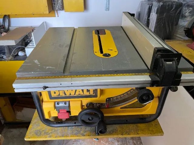 Serra de Bancada DeWalt DW745