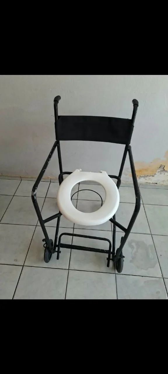 Vendo cadeira de banho. 