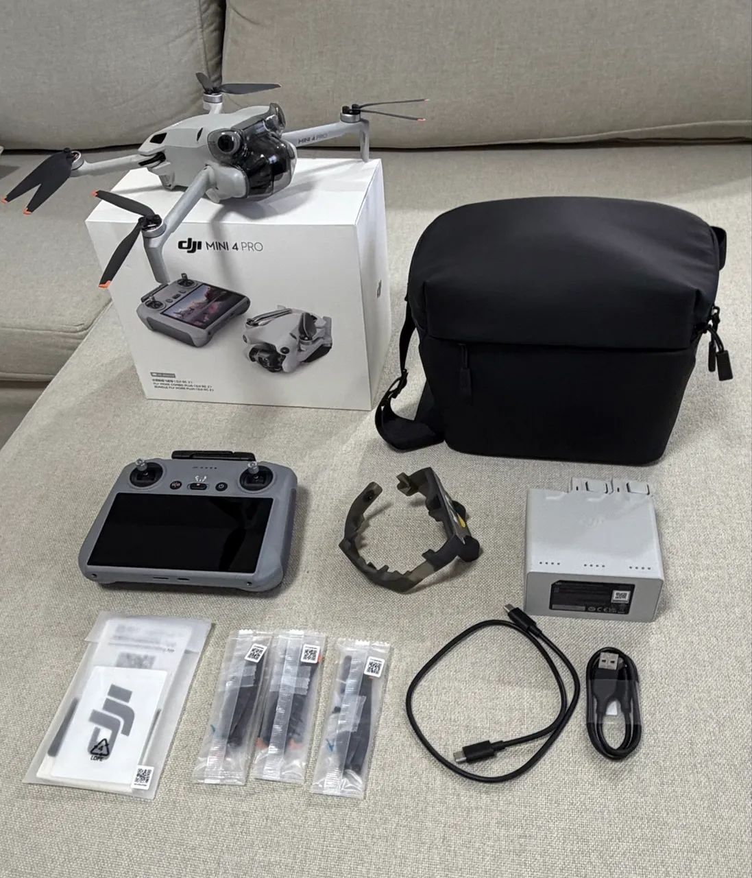 Drone DJI Mini 4 Pro - Combo Plus - Foto 3