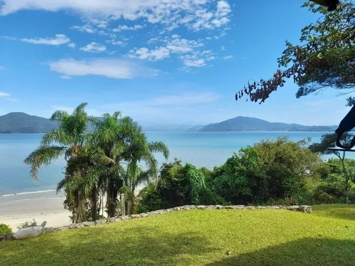 Terreno com vista paradisíaca à venda em Jurerê
