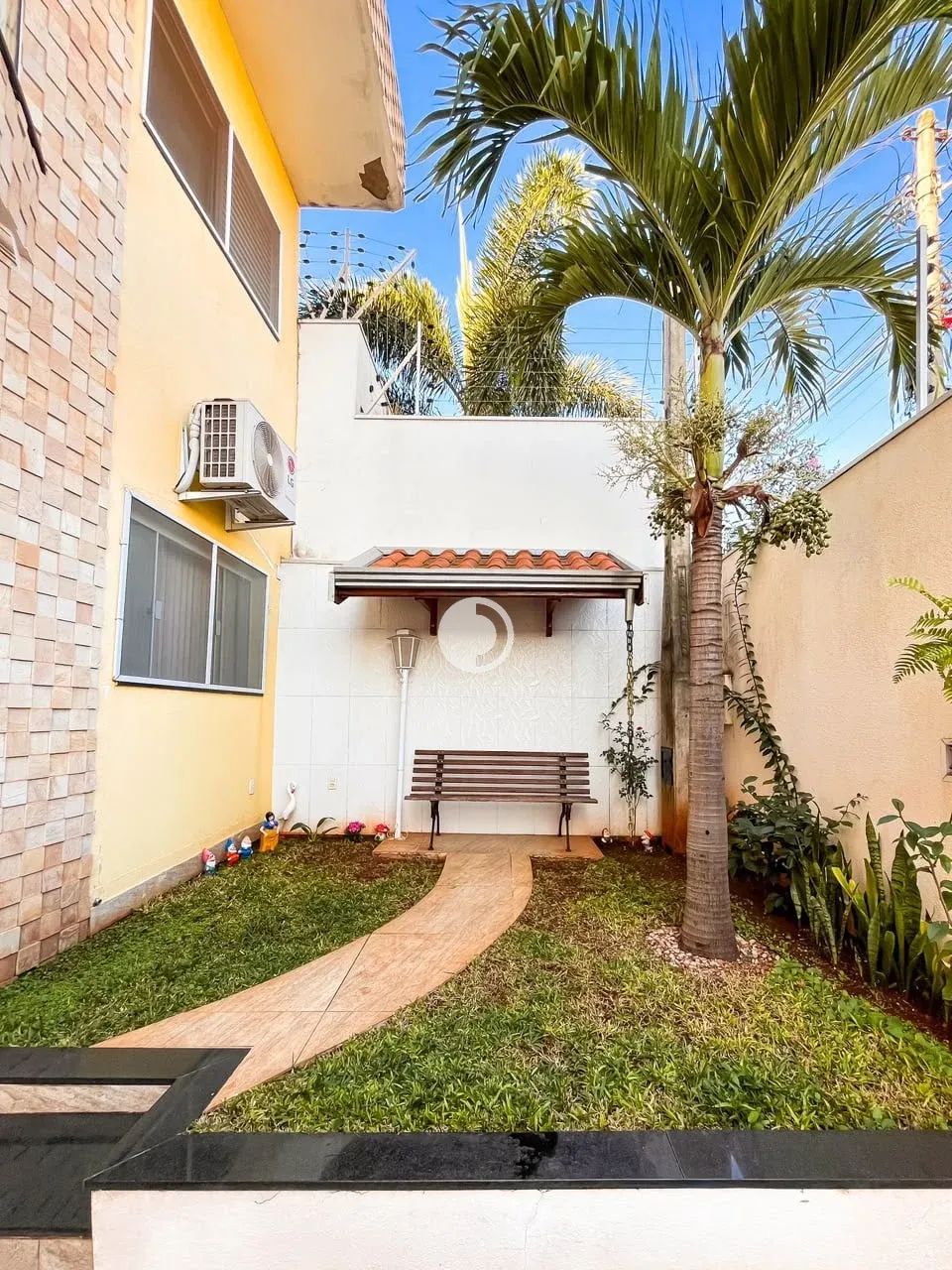 Casa a venda com 5 dormitórios e Piscina REF: 147