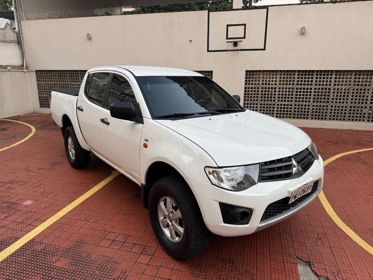 Mitsubishi L200 2015