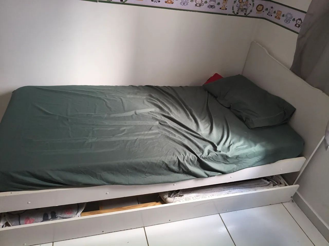 Cama solteiro com auxiliar 