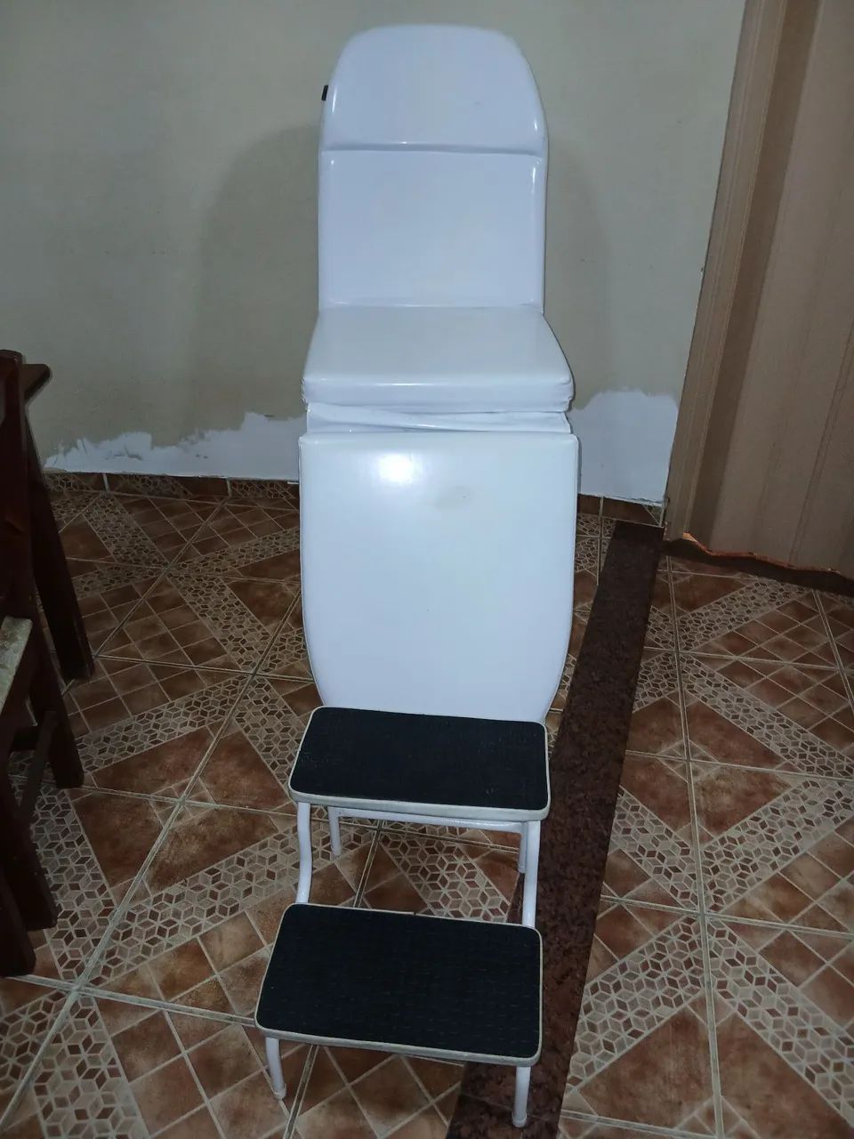 Vendo cama de depilação, acompanha escada - Foto 2