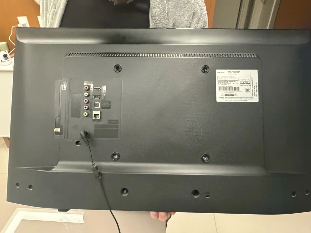 Vendo Smart TV Samsung J4300 de 32 polegadas em excelente estado de conservação.  - Foto 2
