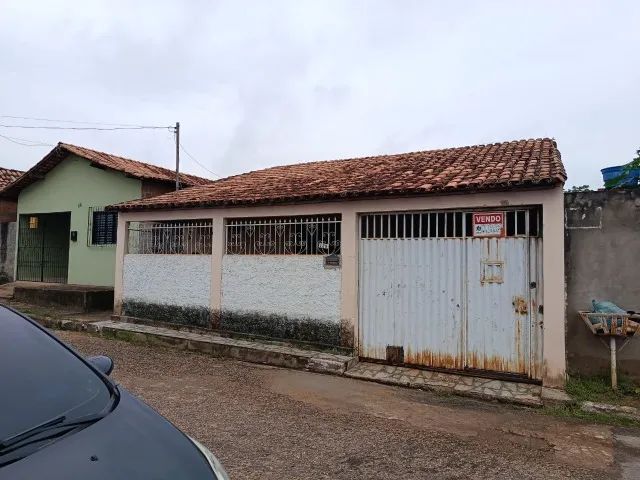 Vende-se uma casa