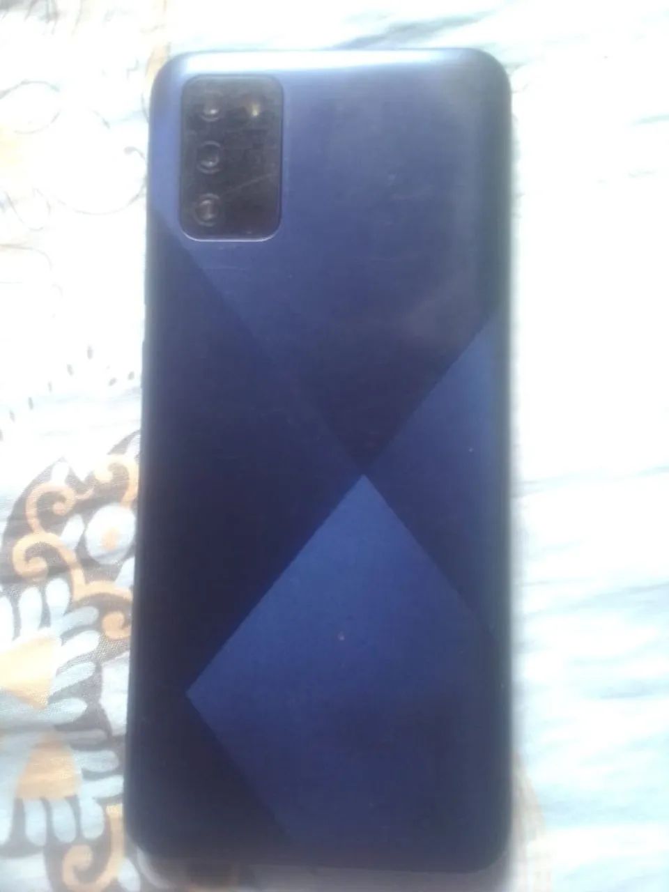 Celular em ótimo estado. Observação o lugar do chip está sem pegar