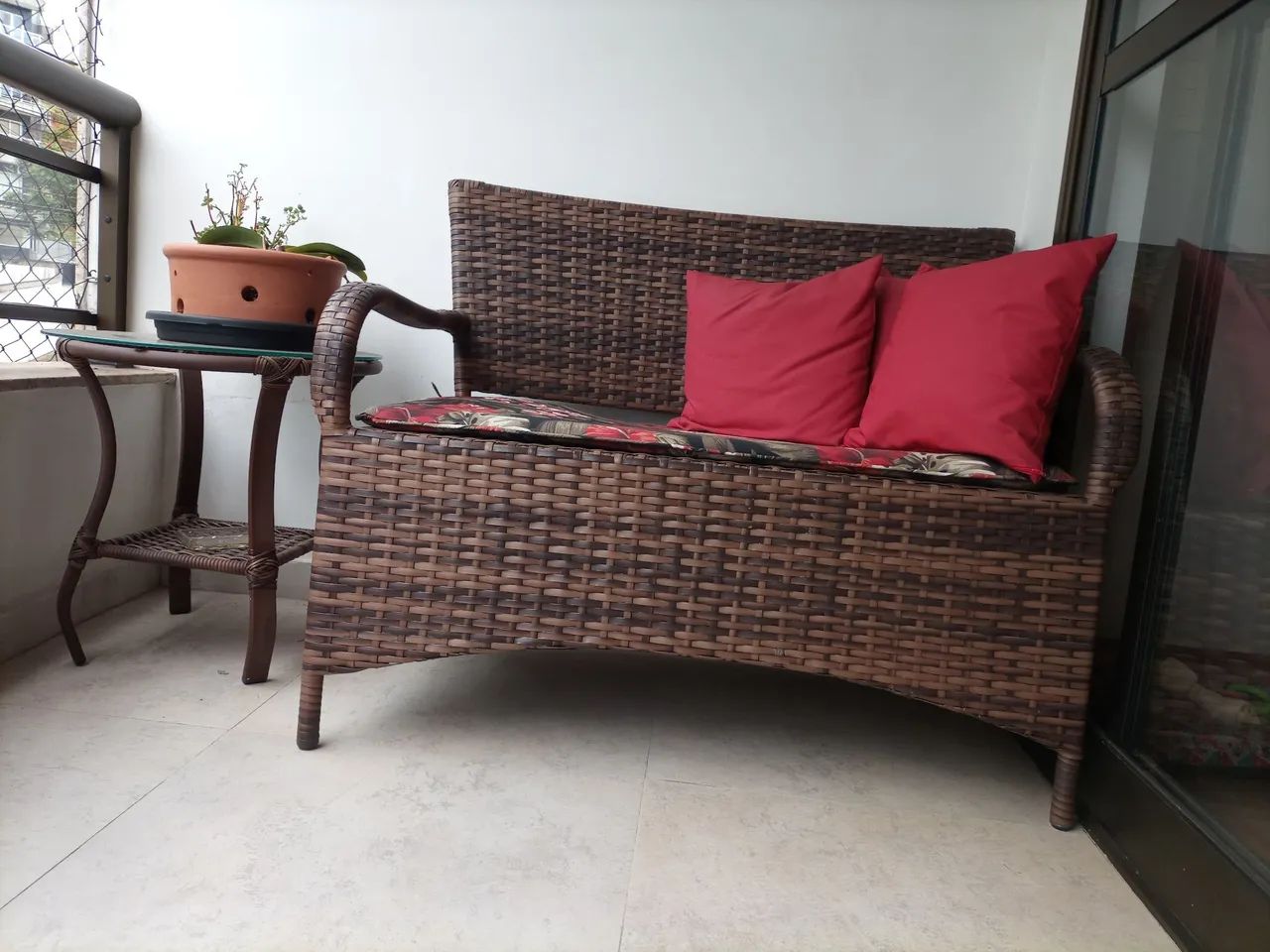 Conjunto de cadeira e mesa de varanda ou jardim 