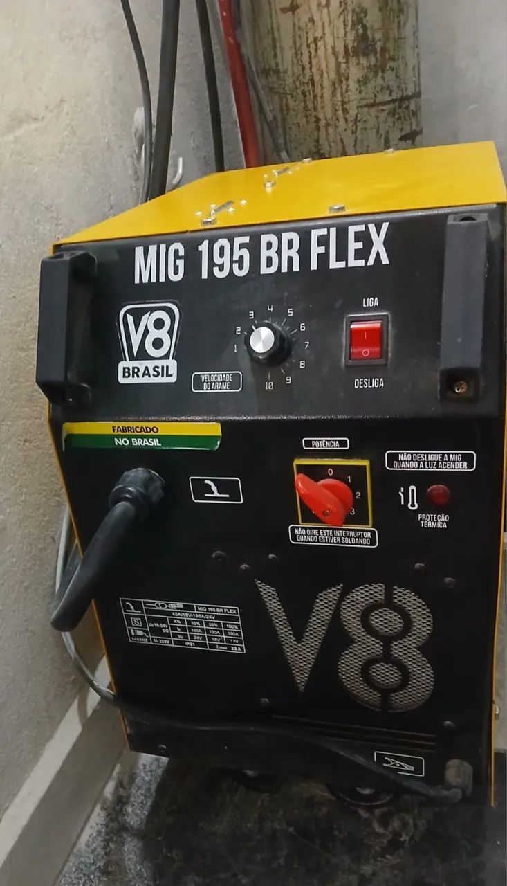 Solda mig semi nova modelo 195 BR Flex Marca V8 Brasil com cilindro de co2 + manômetro