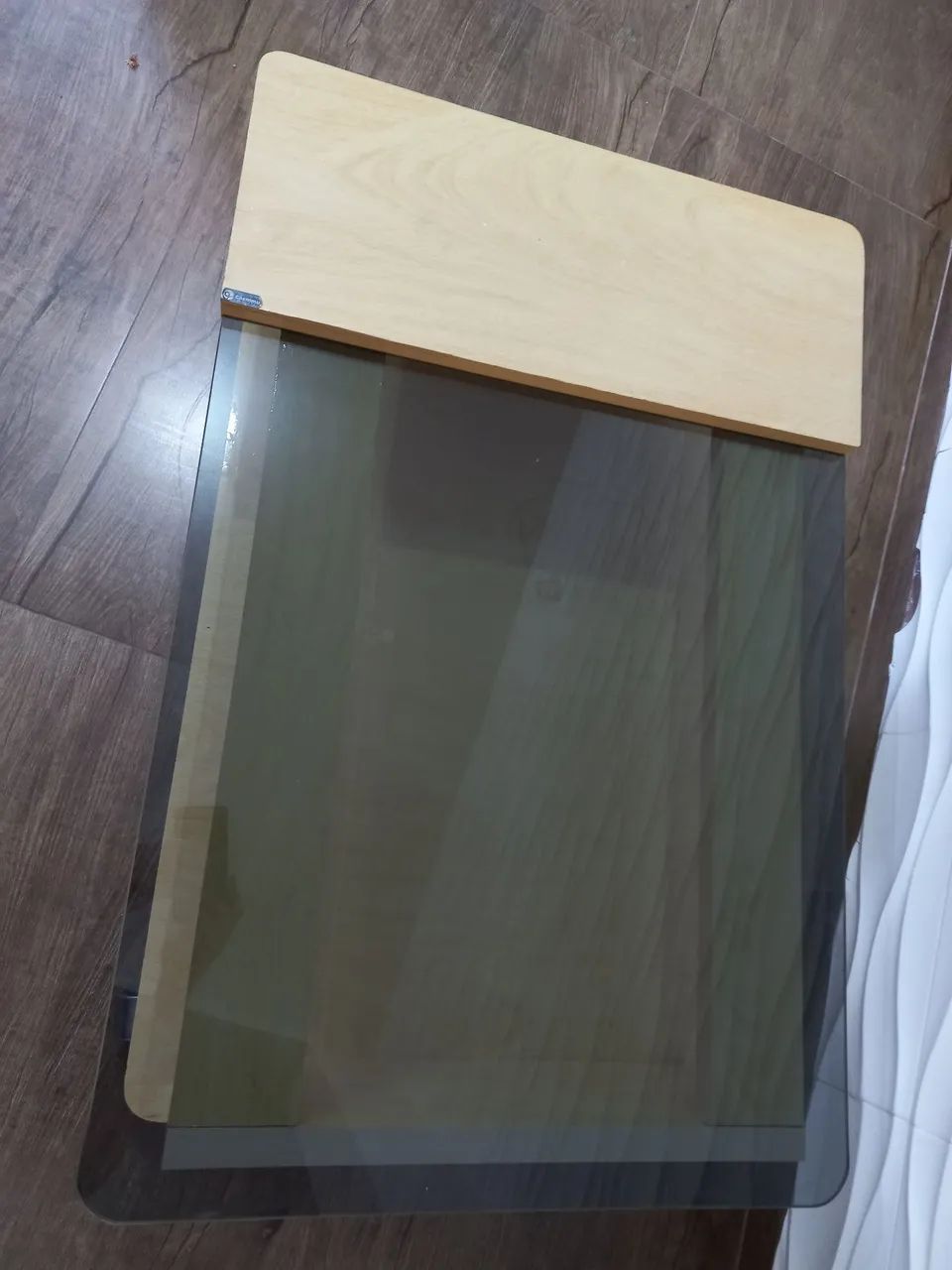 Mesa de centro cor maple. Tampo de vidro. - Foto 2