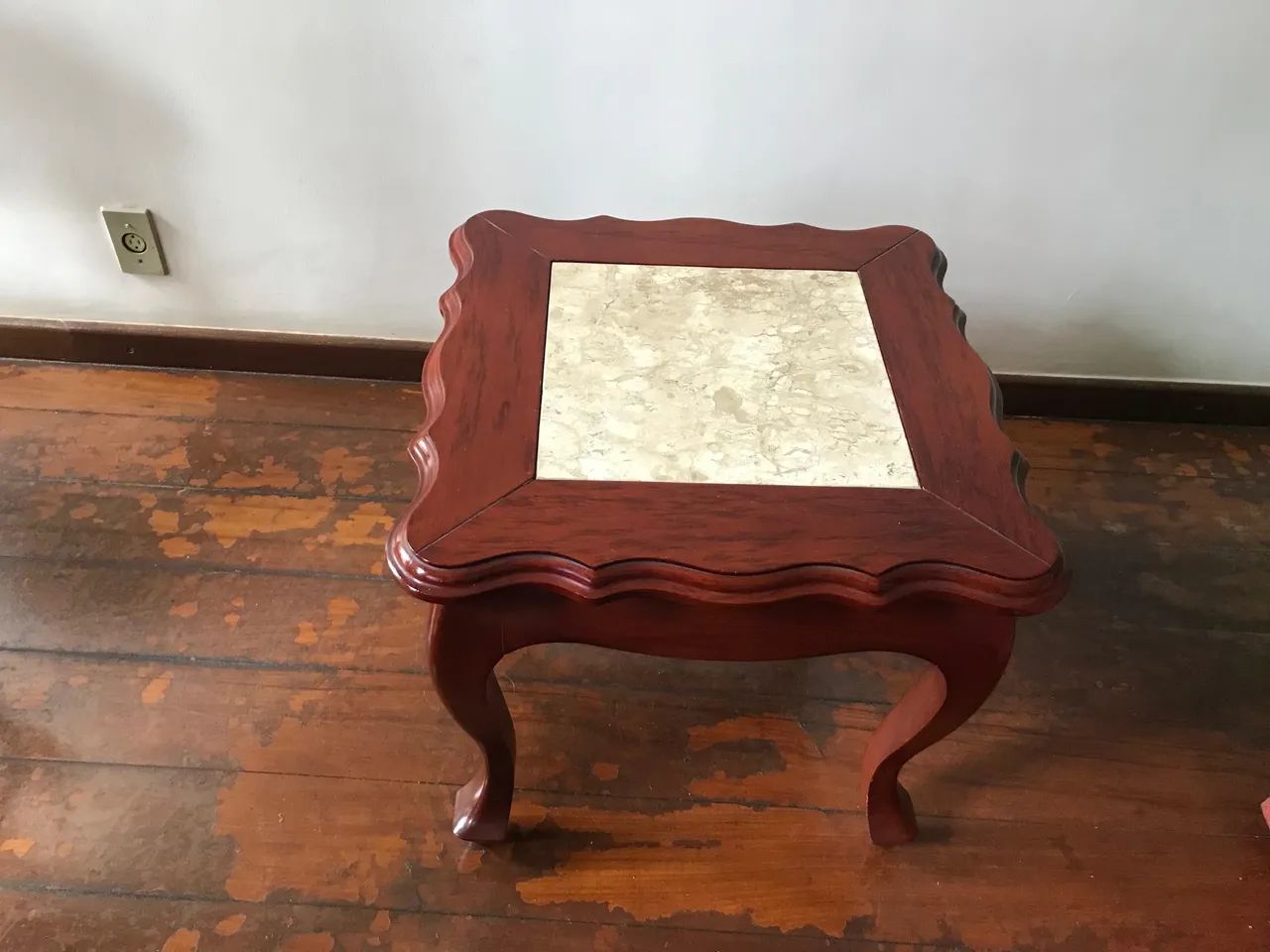 Mesa de canto de mogno e tampo de Mármore Carrara  - Foto 3