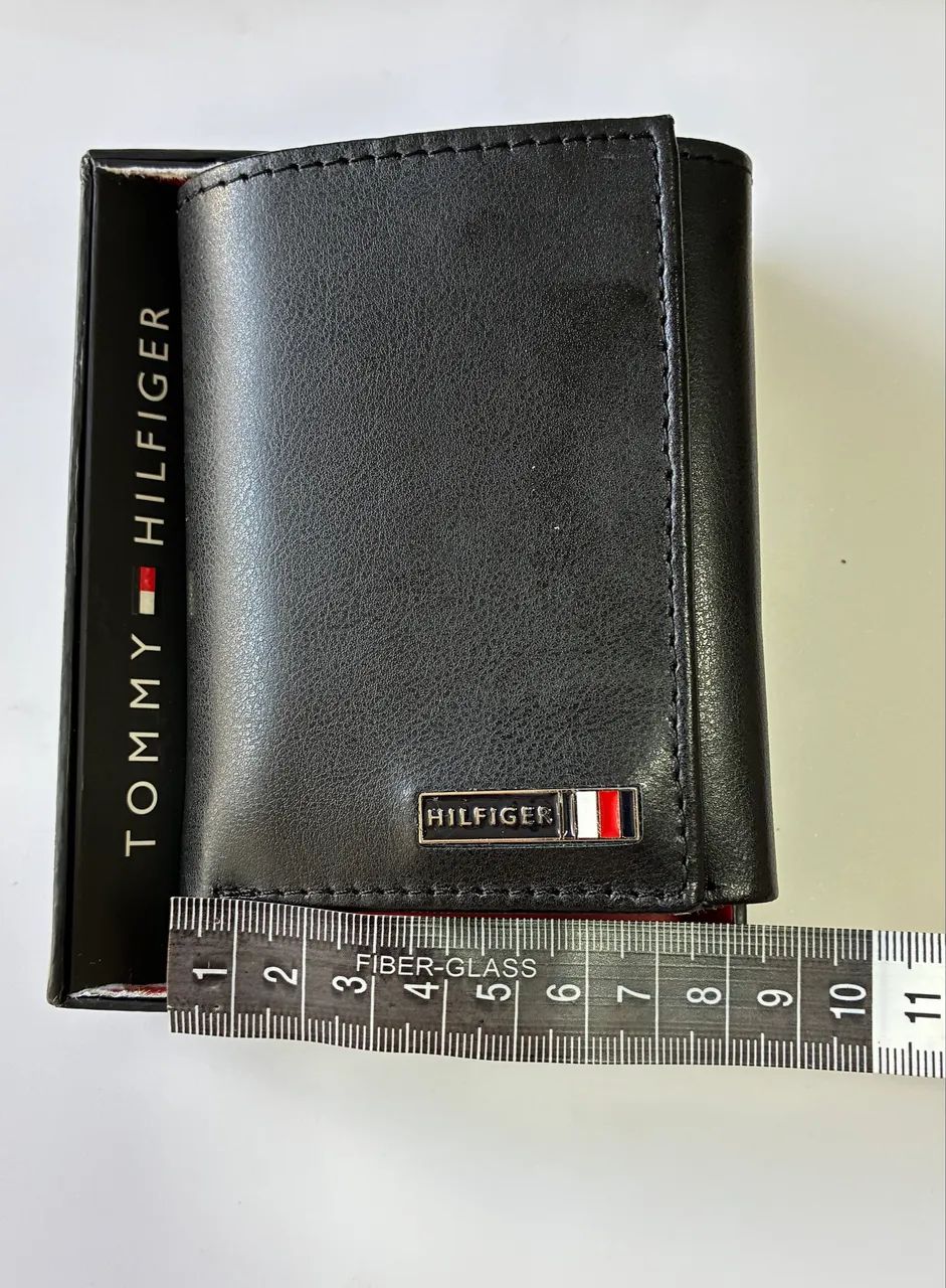 Carteira de Couto Tommy Hilfiger Preta - Foto 4