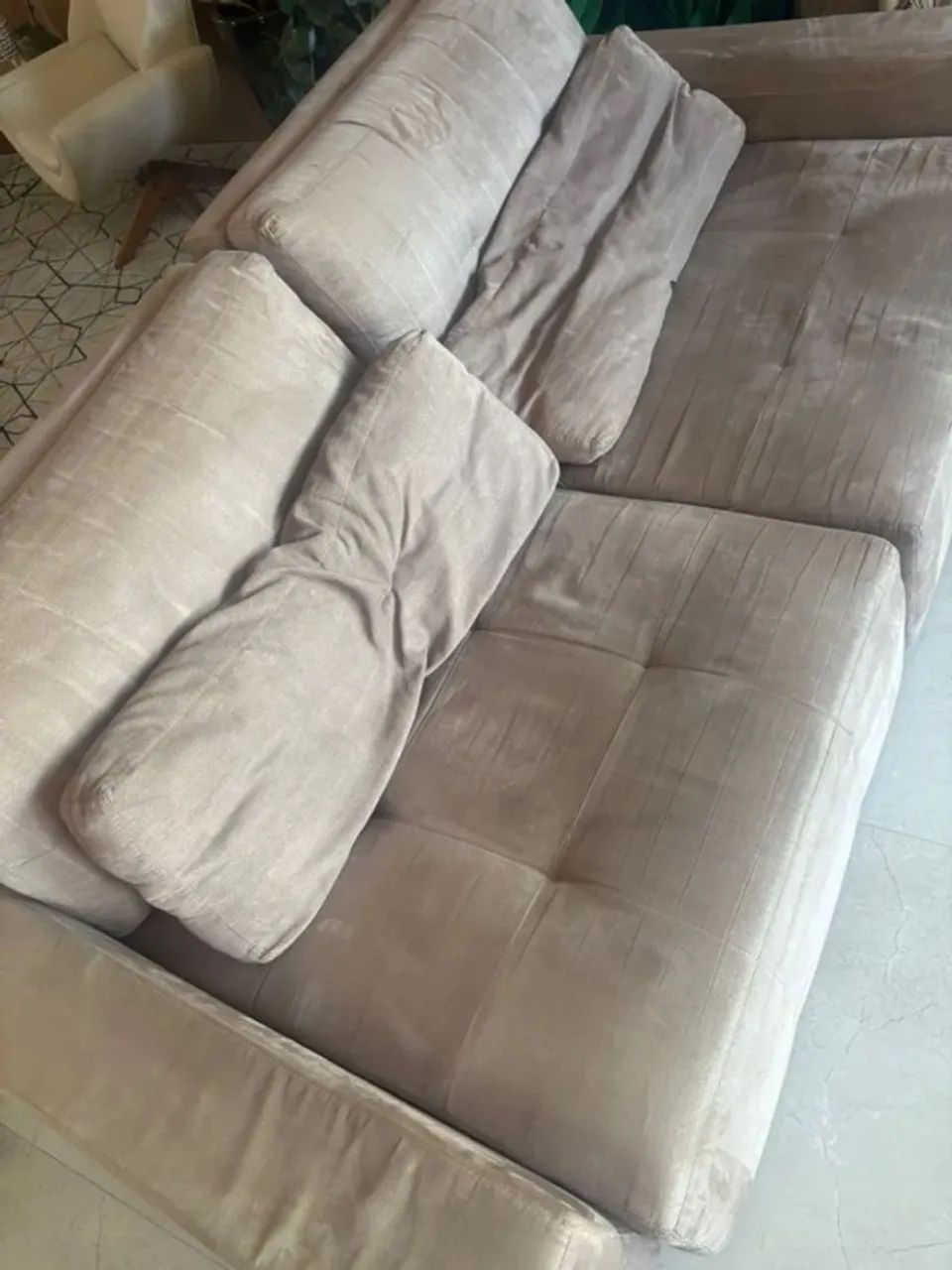 Sofá de 3 lugares de alto padrão semi novo