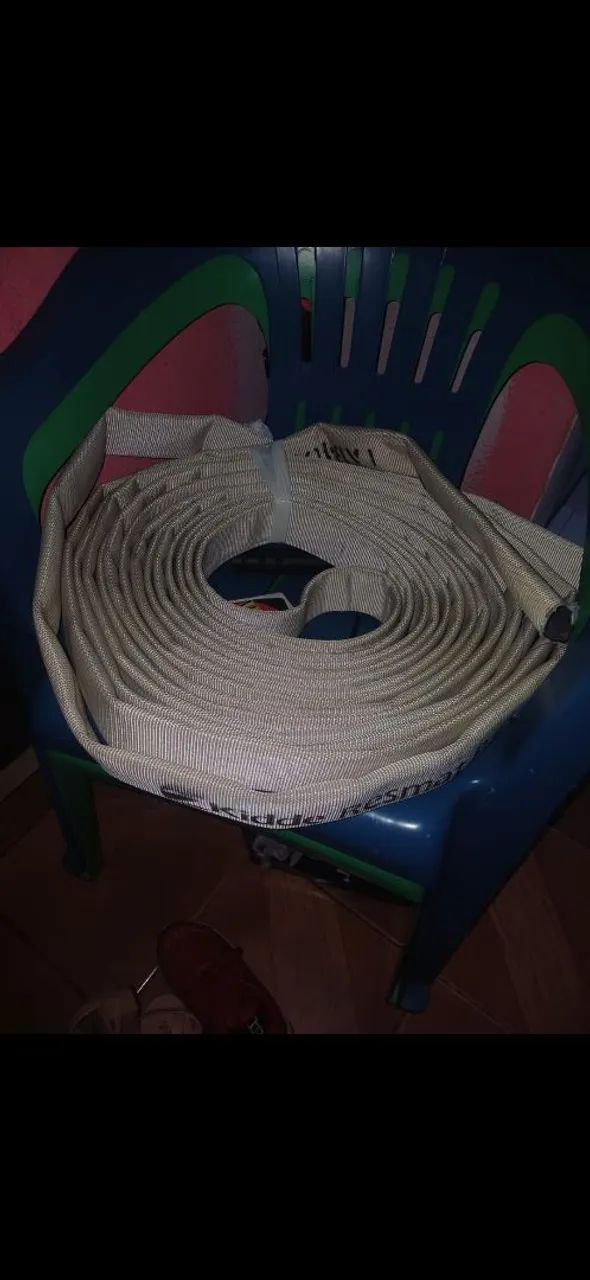 Mangueira de incêndio sem as cabeças 