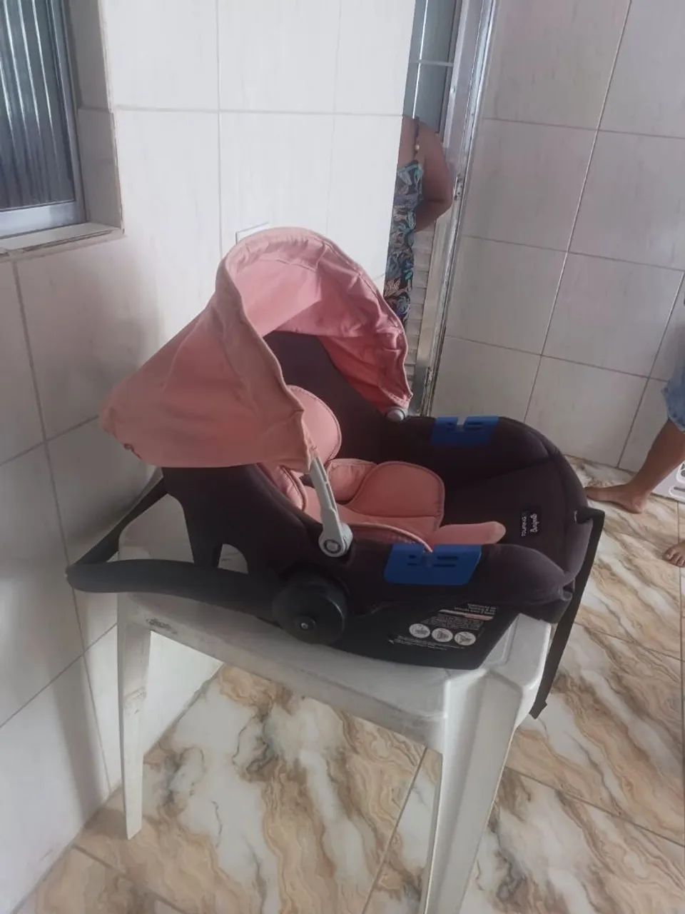 Carinho de bebê e bebê conforto 