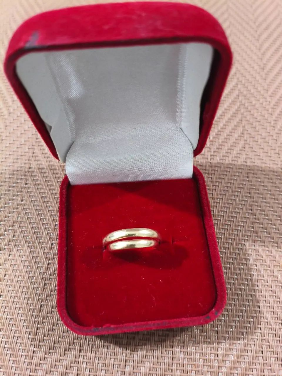 VENDO PAR DE ALIANÇA OURO ! 
