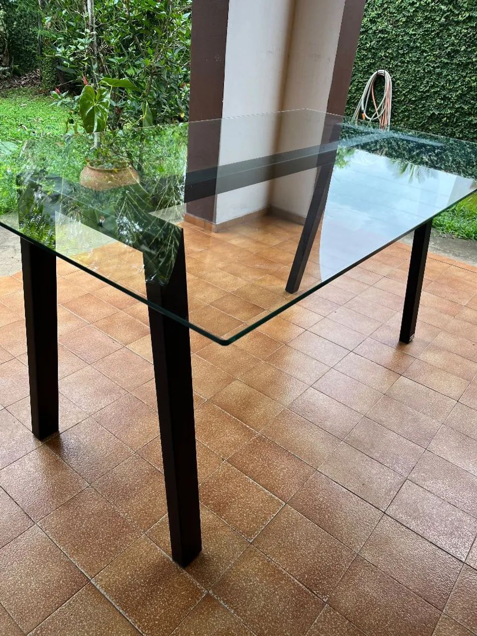 Mesa de jantar de vidro com cavalete - 6 lugares
