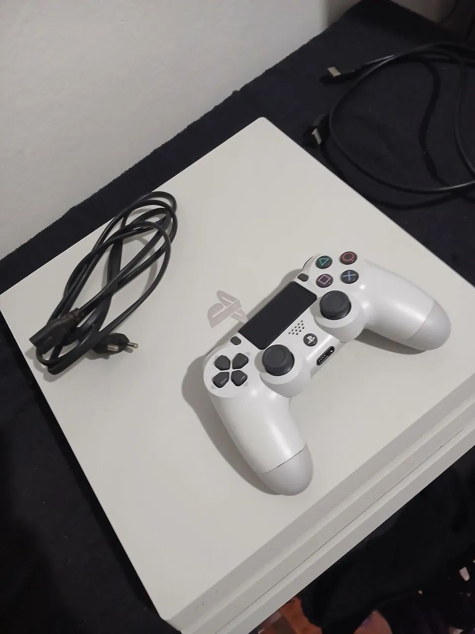 PS4 PRÓ BRANCO - Foto 3