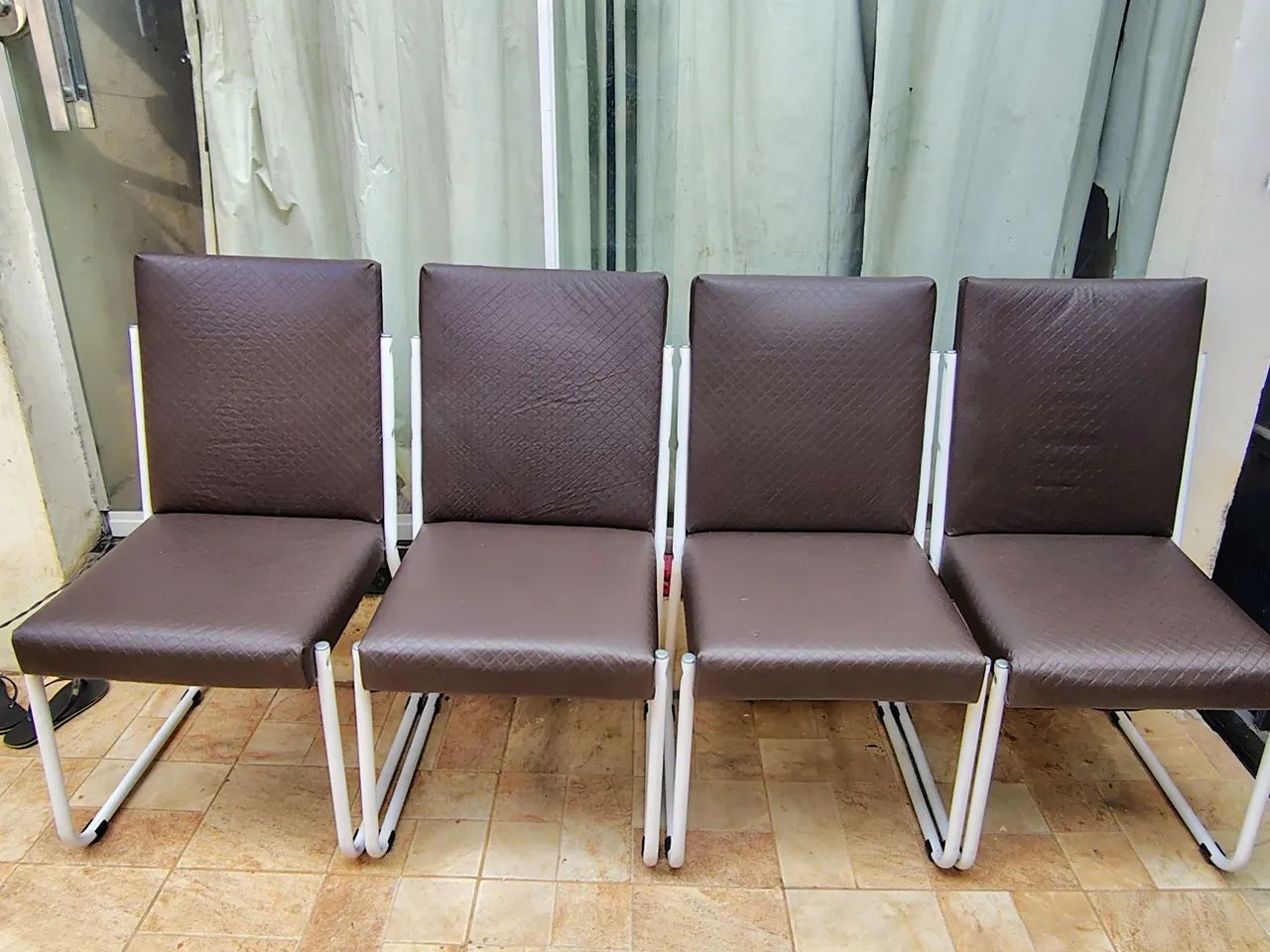 Cadeiras acolchoada  - Foto 3